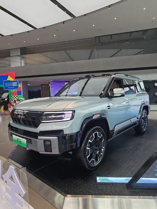 成都333比亚迪方程豹硬派越野的爆款，英菲尼迪35周年与你共成长